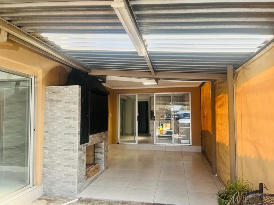 4 Bedroom Property for Sale in Riverside Beach Club Free State